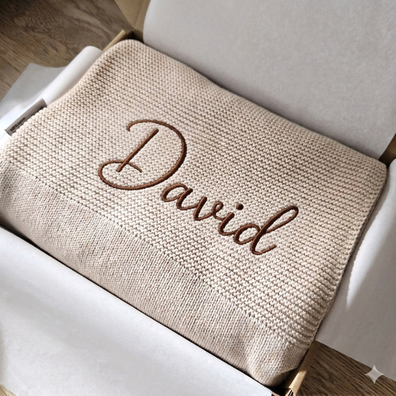 Personalizirana dekica s imenom izrađena od mekog 100% pamuka