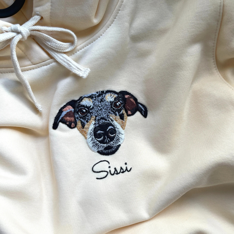 Personaliziran pulover s kapuco z vezenim ljubljenčkom