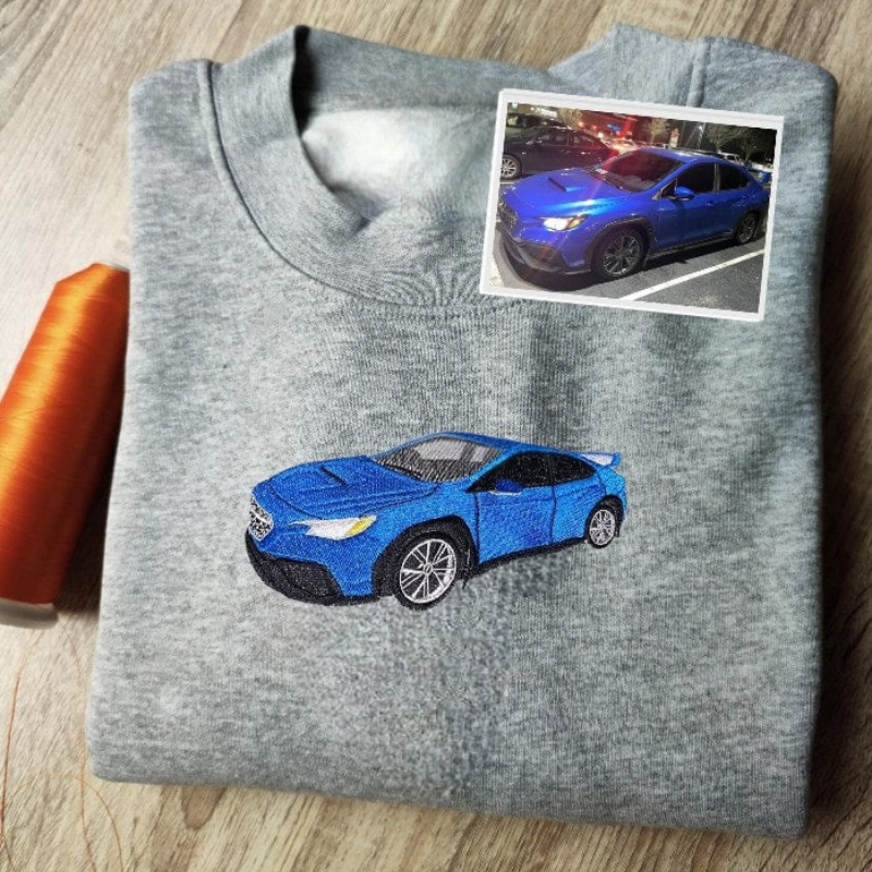 Personalizirana majica z dolgimi rokavi z vezenim vozilom