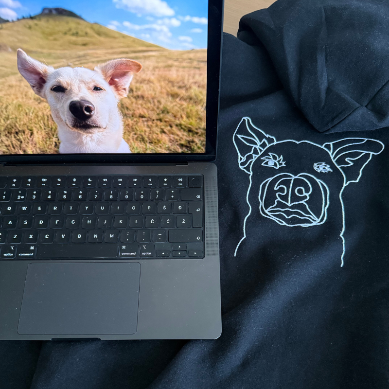 Personaliziran pulover s kapuco z obrisom ljubljenčka