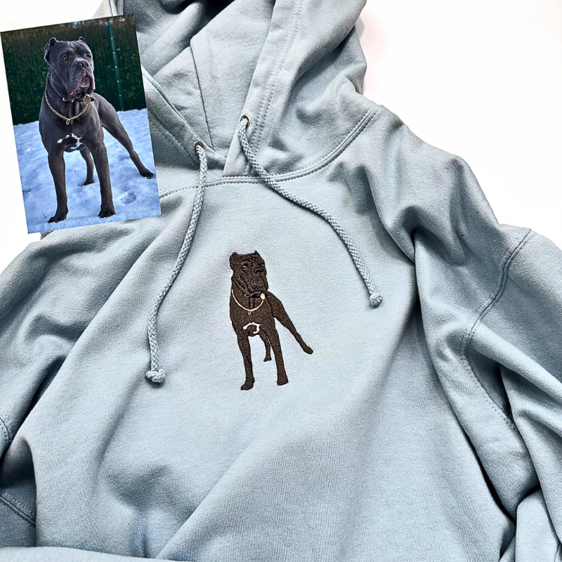 Personaliziran pulover s kapuco z vezenim ljubljenčkom