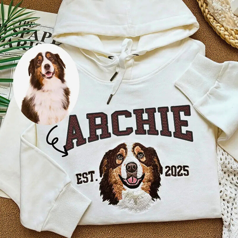 Personaliziran pulover s kapuco z vezenim ljubljenčkom in imenom