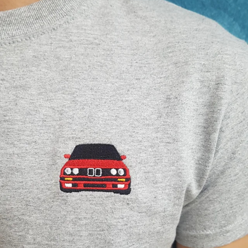 Personalizirana majica s kratkimi rokavi z vezenim vozilom